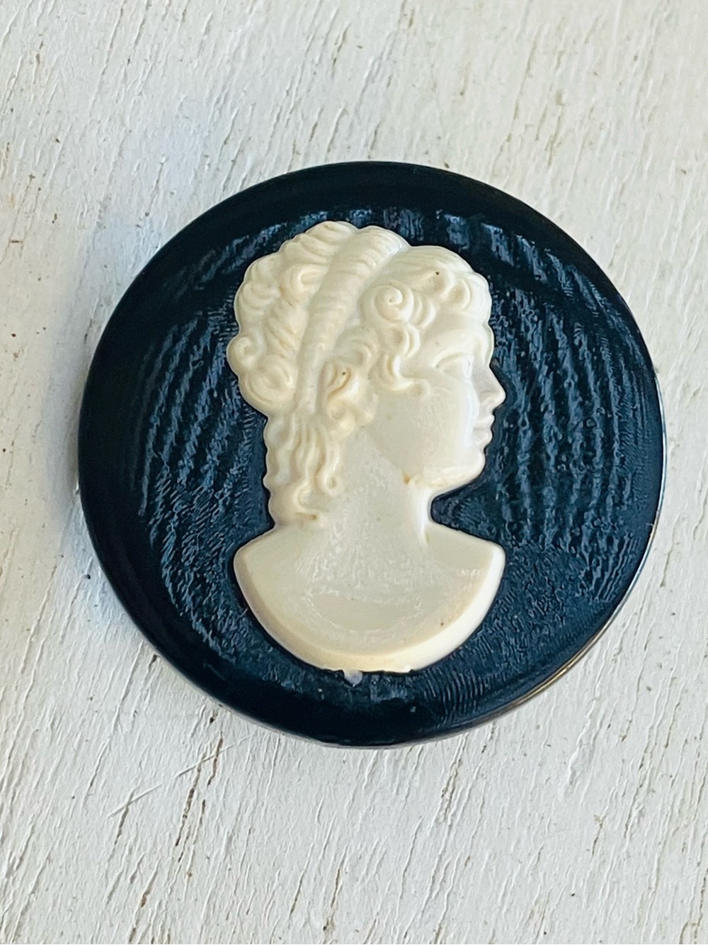 Vintage Classic Black and Cream Cameo Brooch Pin